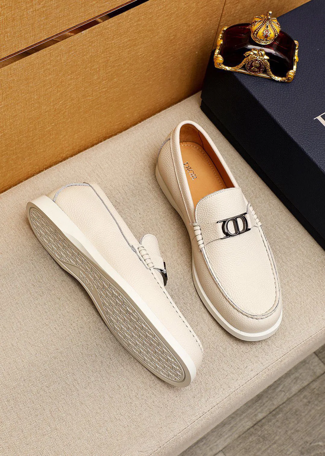 Men's shoes 💰480 💐Original packaging Product trademark: Dior "Dior" casual leather shoes Regular size: 38-44 (45.46.47🉑️Customized) Product materials: Selected Italian imported first-layer pebbled cowhide leather upper + luxury hardware buckle, imported water-dyed cowhide lining. Strong three-dimensional visual effect, original rubber outsole Color: 3⃣️colors available